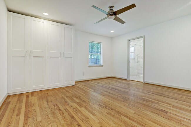 Building Photo - 8331 Waterbury Dr