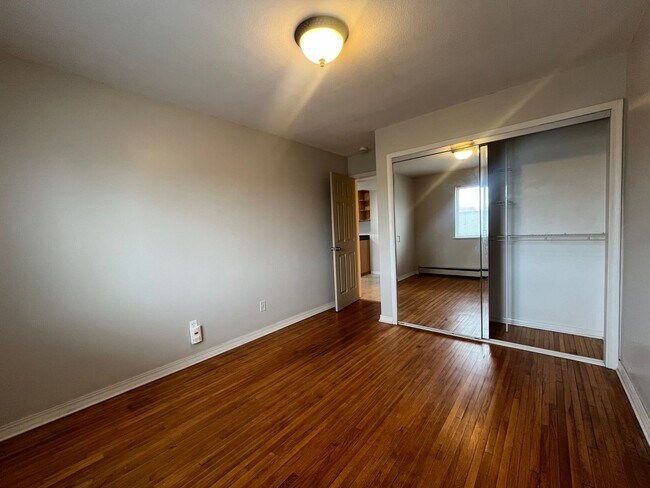 Building Photo - Fantastic 1 BR/1 BA Apartment in the Whitt...