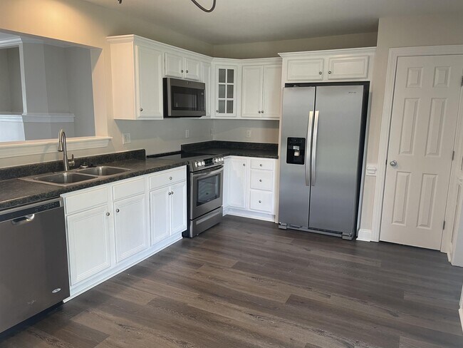 Building Photo - 2055B Cambria Dr