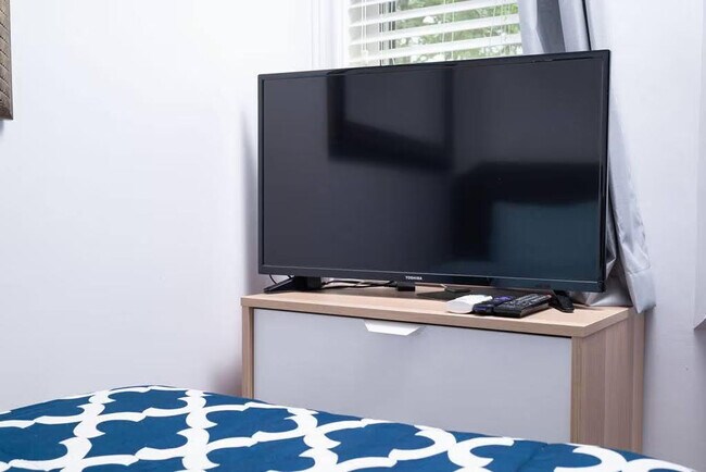 Building Photo - 22 Thurman St