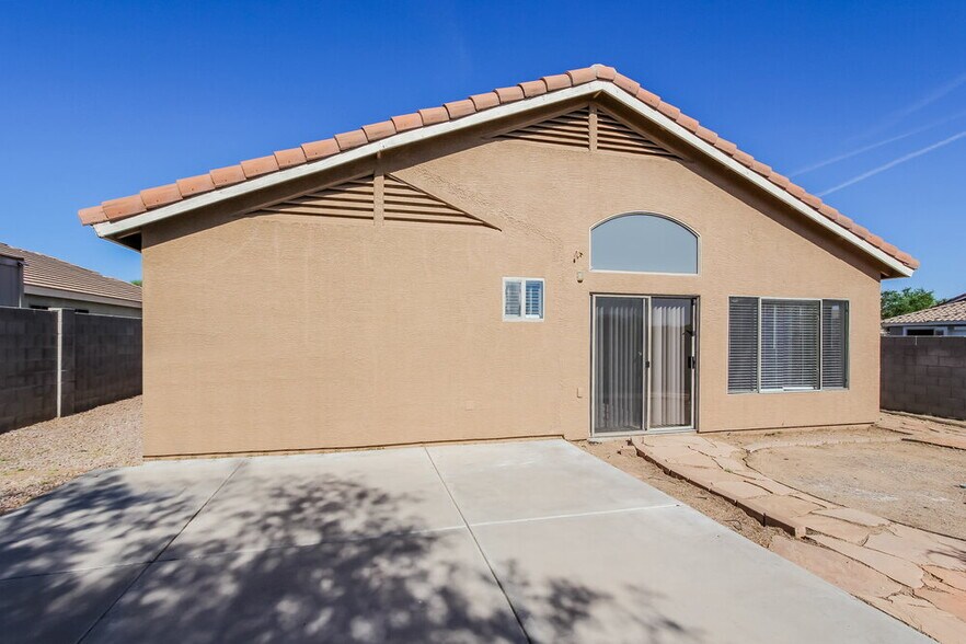 Building Photo - 306 N Wildrose