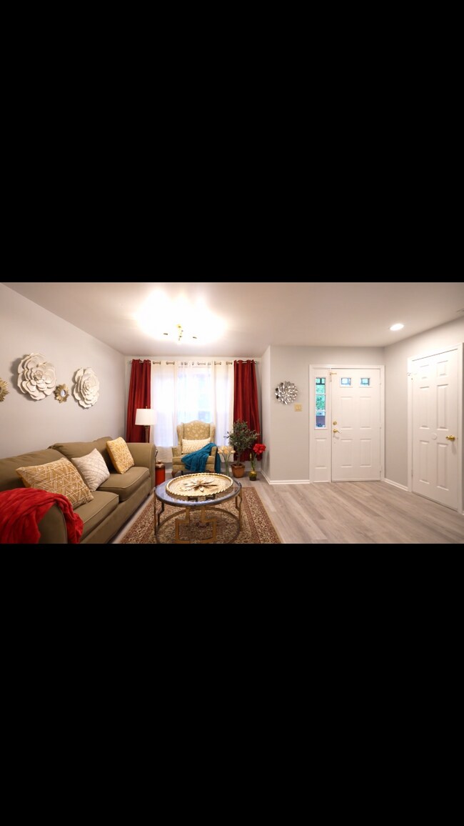 Building Photo - 110 Magnolia Ct