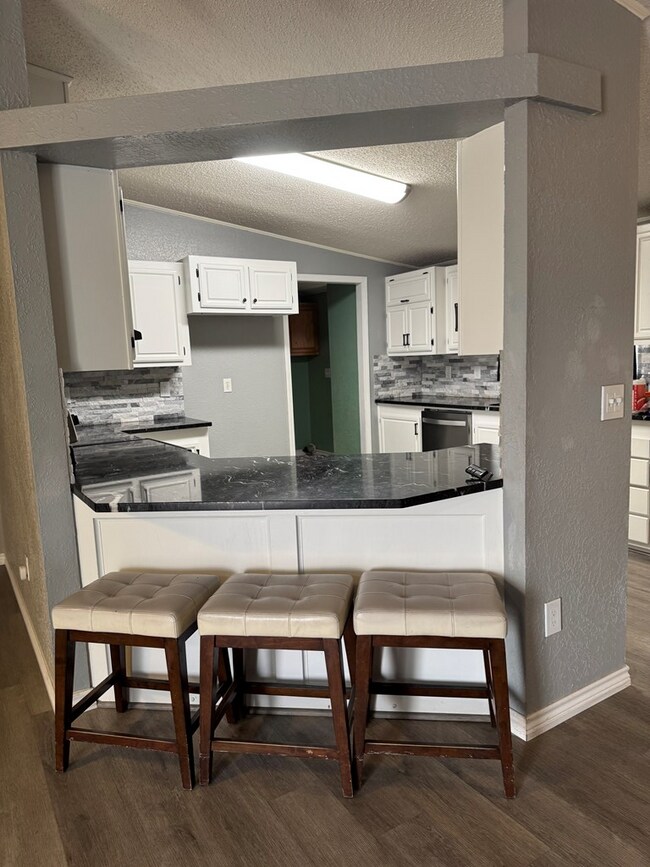 Building Photo - 9724 W 3rd St