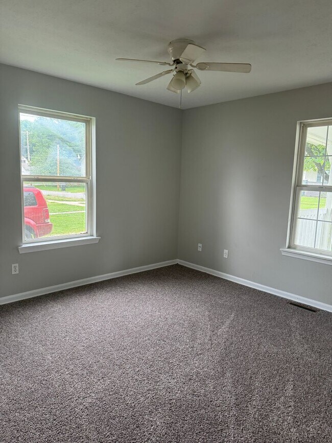 Building Photo - 2 bedroom home in Springfield