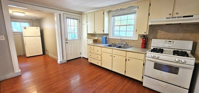 Primary Photo - 216 N Champlain St