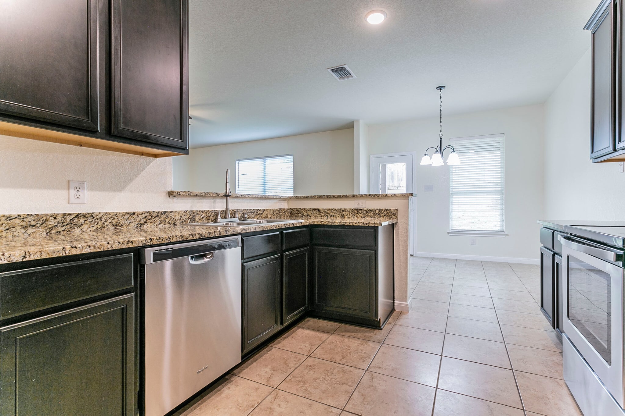 Building Photo - 211 Azalea Way