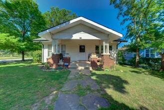 Building Photo - 368 S Zunis Ave