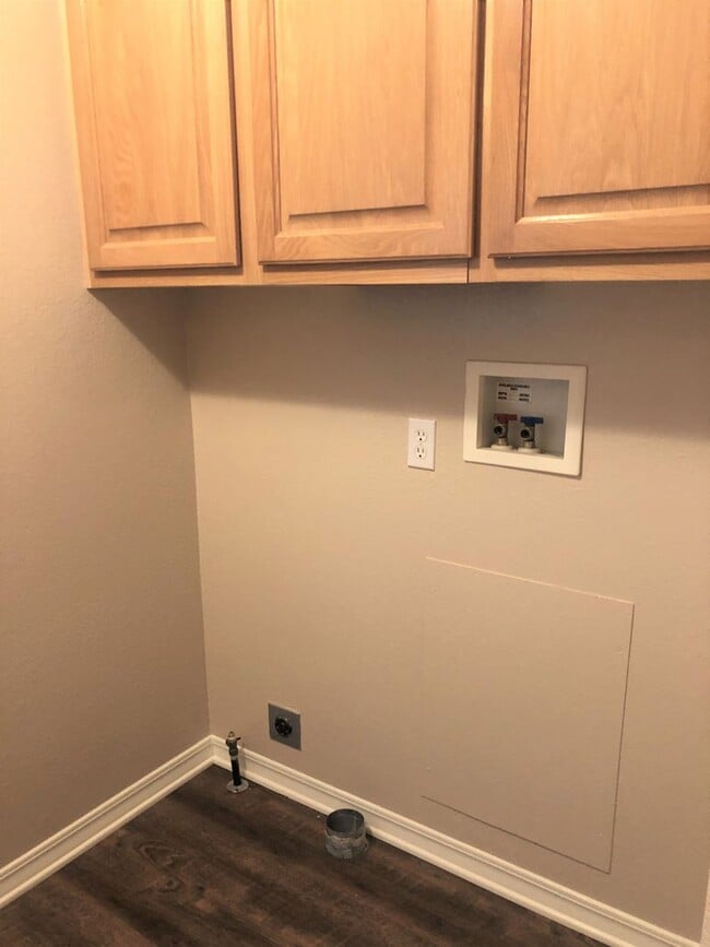 Building Photo - Coming Soon! Recently Remodeled Large Home!