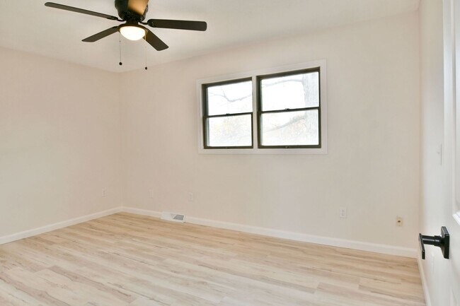 Building Photo - 460-462-462 Fowler St