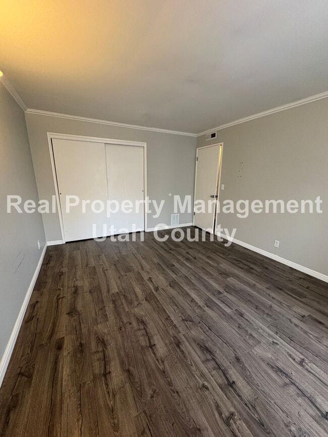 Building Photo - Half Off First Months Rent! 3rd floor condo in the heart of Salt Lake