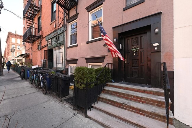 Building Photo - 105 8th St