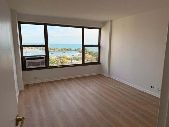 Building Photo - 2970 N Lake Shore Dr