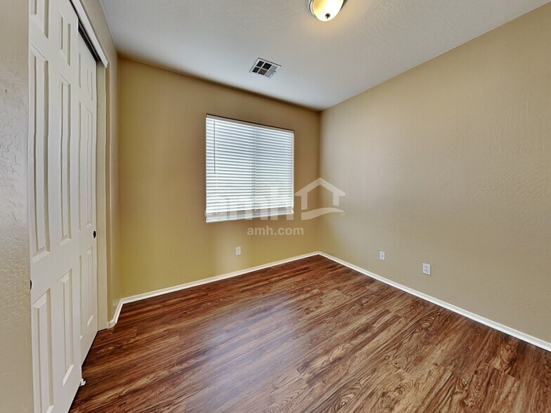 Building Photo - 3708 S 100th Glen