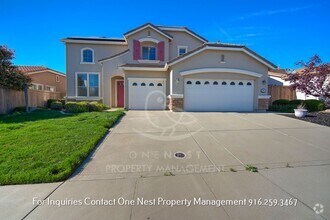 Building Photo - Fantastic - one of a kind 5 bdrm 4 bth hom...