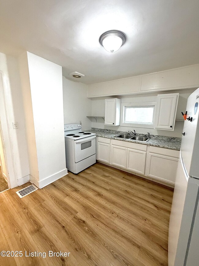 Building Photo - 3317 Dumesnil St