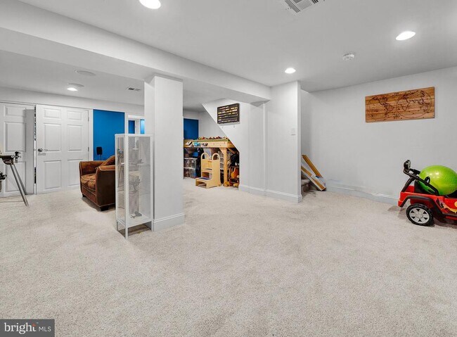 Building Photo - 301 Cherokee Cir