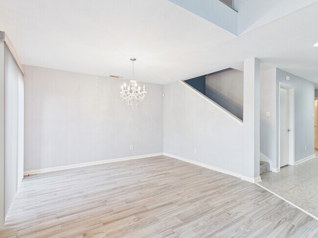 Building Photo - 7655 S Braeswood Blvd