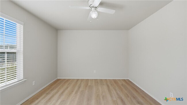 Building Photo - 821 Benning St