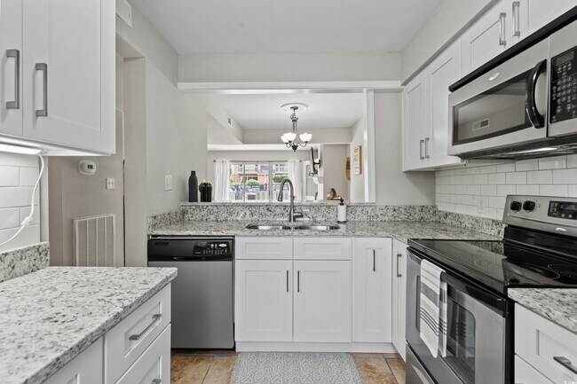 Building Photo - 501 44th Ave N