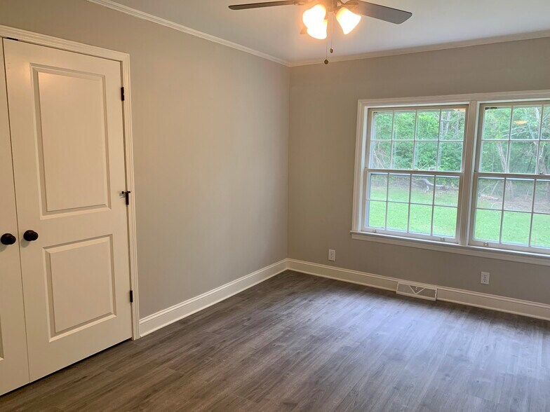 Middle Bedroom - 250 Bailey Mill Rd