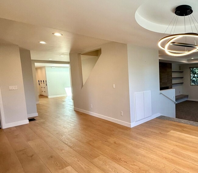 Building Photo - 4 Bedroom Home in Awbrey Butte Neighborhood – Unfurnished, Short Lease