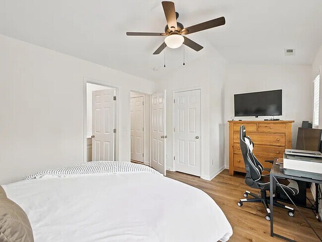 Building Photo - Lease OR Lease to Own