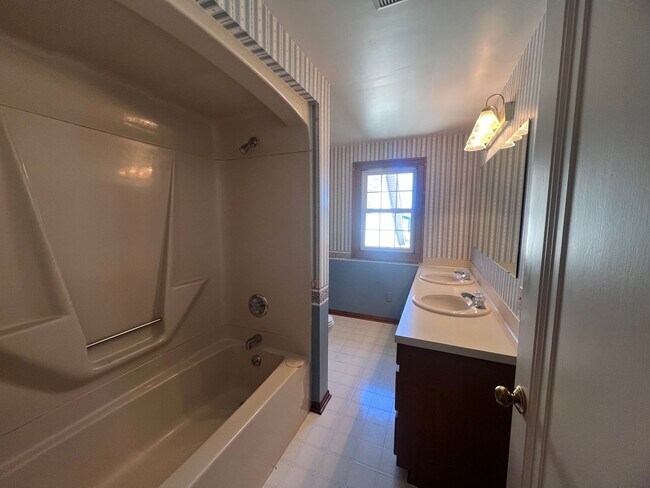 Building Photo - Spacious Four Bedroom Home in Byron Center!