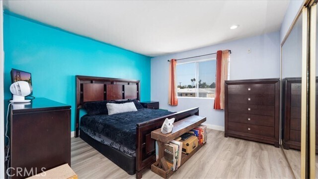 Building Photo - 400 N Acacia Ave