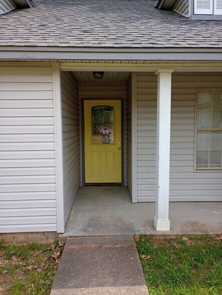 Building Photo - 3208 Quail Ridge Rd