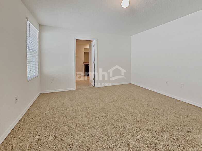 Building Photo - 10316 Flathead Dr