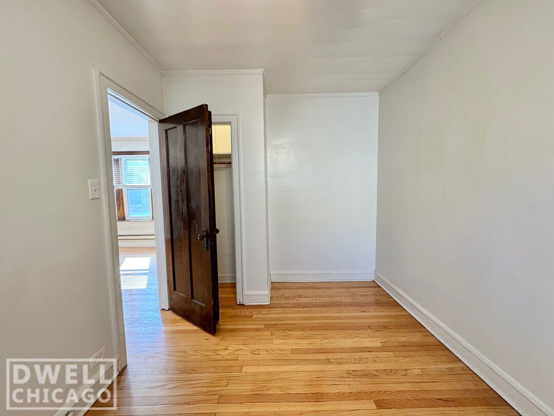 Building Photo - 4208 N Clark St