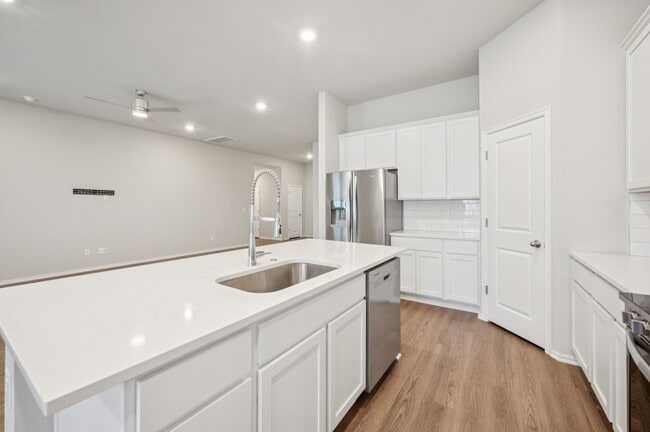 Building Photo - 4266 W Vlg Pk Dr