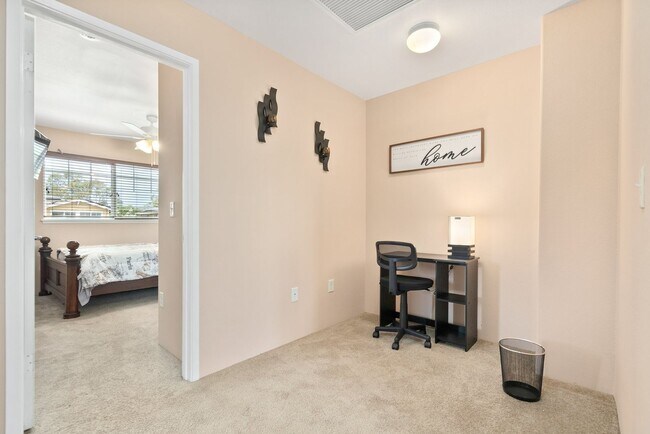 Building Photo - Welcome to this bright and inviting 3 bedroom