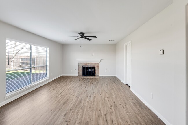 Building Photo - 11714 Pinos Altos Dr