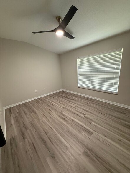 Building Photo - 30316 Elderwood Dr