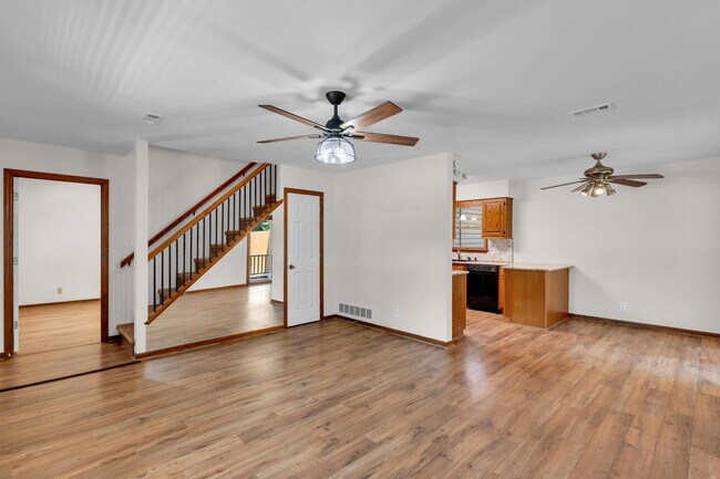 Building Photo - 2701 Poppy Way