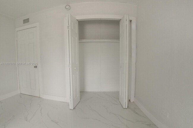 Building Photo - 14920 Garfield Dr