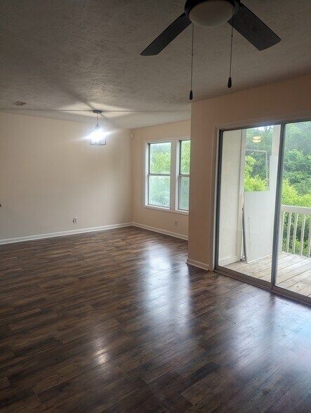 Kitchen Nook - 6780 Willowbrook Dr
