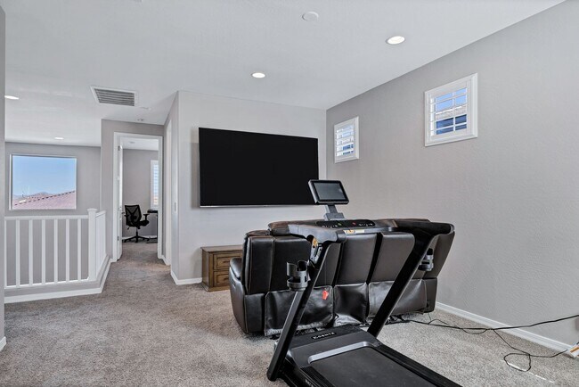 Building Photo - Spacious 5 Bedroom Home for Rent in East Mesa