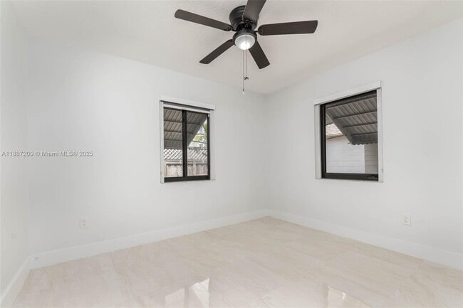 Building Photo - 2567 SW 21st Ave