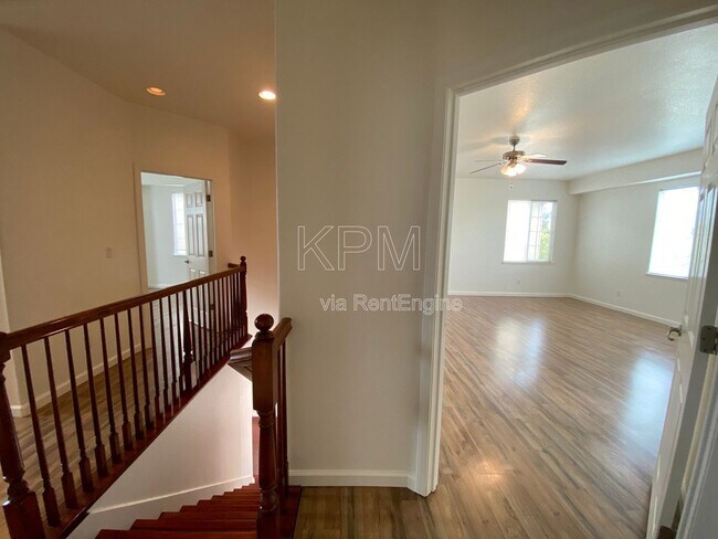 Building Photo - 10814 Peony Pl Dr