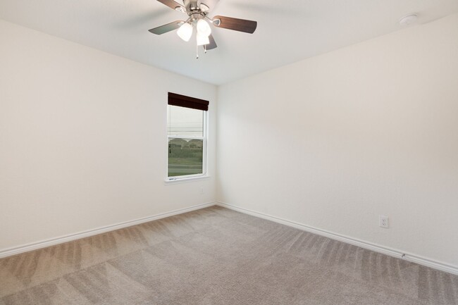 Building Photo - MOVE IN SPECIAL: $300 Off 1st Months Rent!...