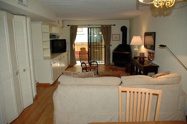 livingroom - 1320 21st St NW