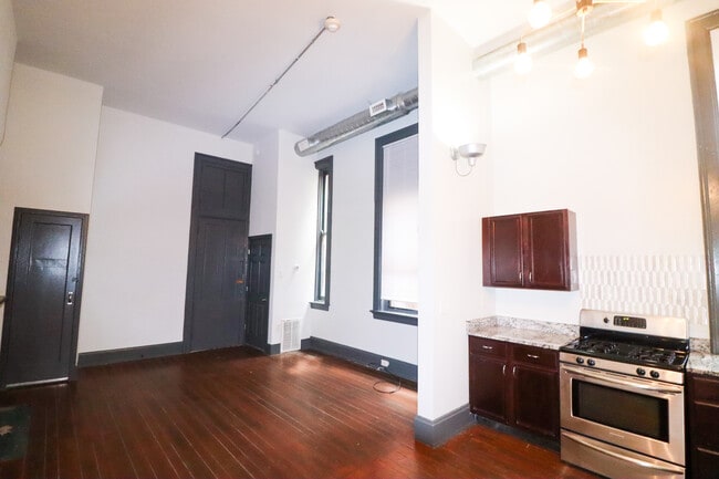 Building Photo - 1531 Elm St