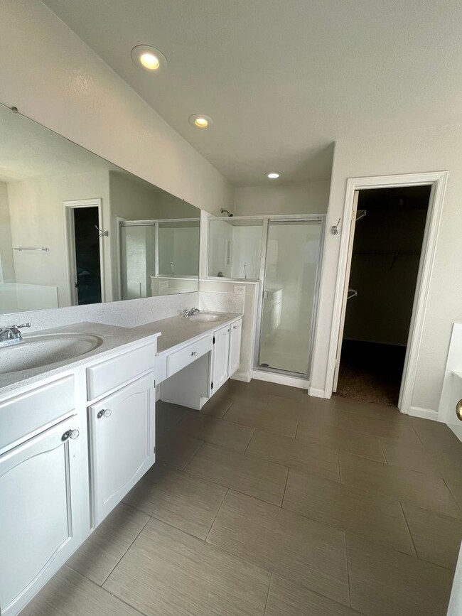 Building Photo - COMING SOON! ADORABLE 3 BEDROOMS/ 2BATHS S...