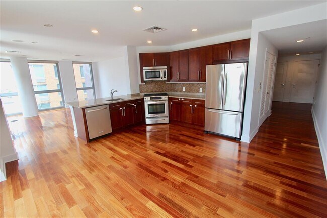 Primary Photo - 201 Marin Blvd