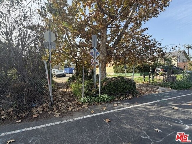 Building Photo - 2445 Harwood St