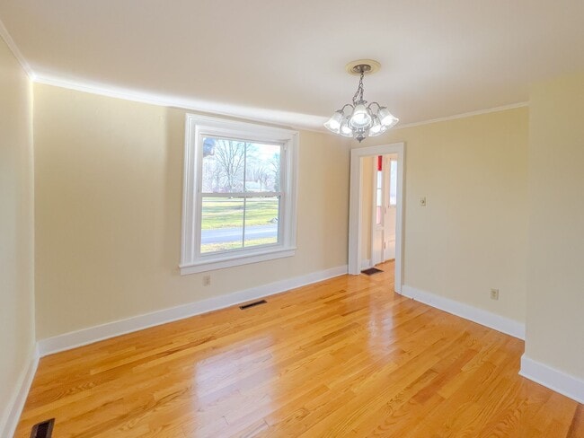 Building Photo - Spacious Renovated Colonial on The Lebanon Green