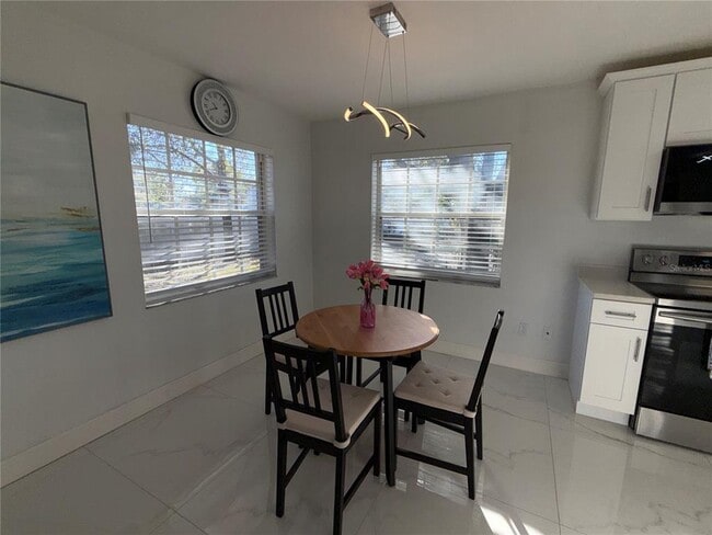 Building Photo - 801 North Blvd W