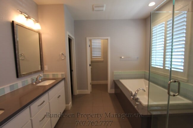 Building Photo - 5350 Kelliann Pl